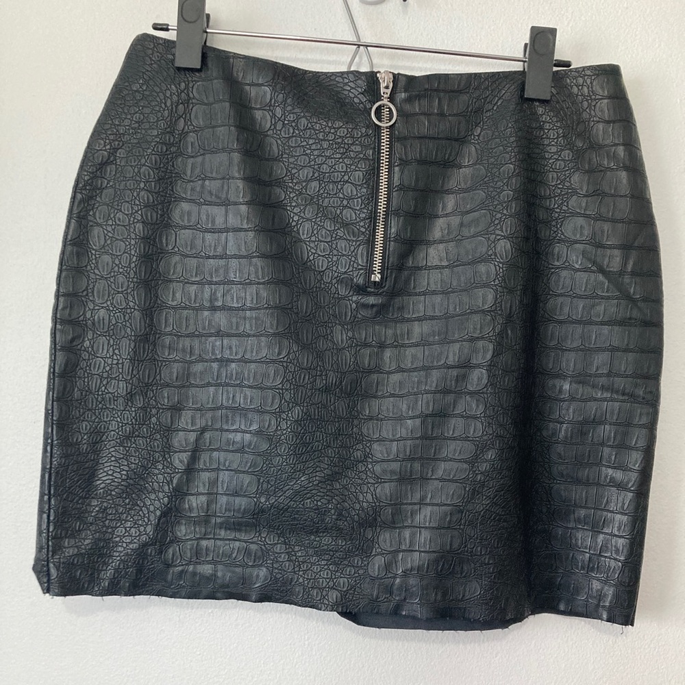H&M black mini skirt snake animal print, faux leather size 10